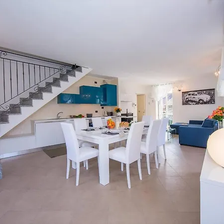 Apartment Balcone